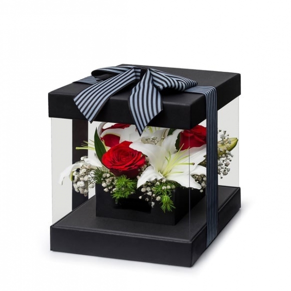  Muratpaşa Çiçek Siparişi  PVC siyah Kare Kutu Kırmızı ve Beyaz Lilyum Çiçek Aranjmanı - AYANOĞLU