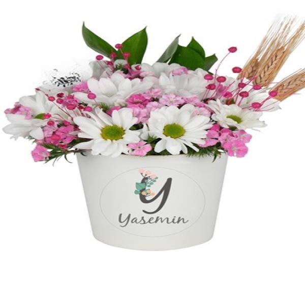 Manavgat Çiçek Siparişi Seramik Vazo Kişiye Özel Baskılı Beyaz Papatya ve Hüsnü Yusuf Çiçekleri - SEDİR