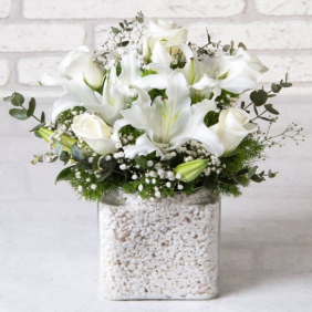 Antalya Çiçek Siparişi  Kare Cam Vazo Beyaz Gül ve Beyaz Lilyum Çiçek Aranjmanı - FETHİYE