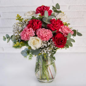  Manavgat Çiçek Siparişi Paşabahçe Vazo Renkli Karanfiller ve Kırmızı Beyaz Gül - HURMA