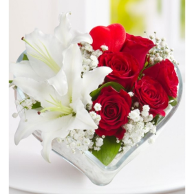  Konyaaltı Çiçek Siparişi Kalp Cam Beyaz Lilyum ve Kırmızı Güller Aranjmanı - KAŞ