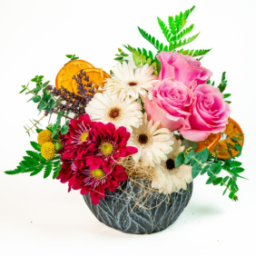  Manavgat Çiçek Siparişi Siyah Beton Eskitme Pembe Güller ve Beyaz Gerbera - HURMA
