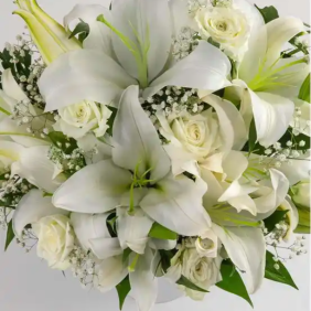  Konyaaltı Çiçek Siparişi Seramik Vazo Beyaz Lilyum ve Beyaz Güller Aranjmanı - KUNDU