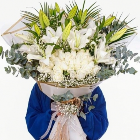  Antalya Çiçekçi  My Antalya Beyaz Güller ve Beyaz Lilyum Çiçek Buketi - SAHİL