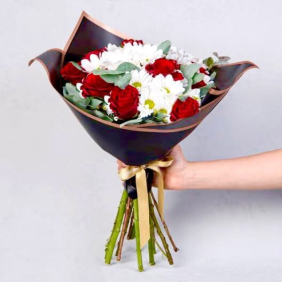  Manavgat Çiçek Siparişi Beyaz Papatya ve 7 Kırmızı Güller Çiçek Buketi - AKDAMLAR
