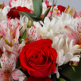  Muratpaşa Çiçek Siparişi  Paşabahçe Vazo Pembe Astomelya Beyaz Papatya ve Kırmızı Güller - ÜÇKAPILAR