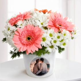  Konyaaltı Çiçek Siparişi Seramik Vazo Beyaz Papatya ve Pembe Gerbera Çiçek Aranjmanı - BEYDAĞLARI