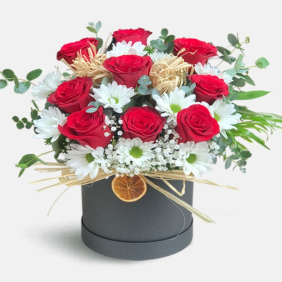  Konyaaltı Çiçek Siparişi Siyah Silindir Kutu Kırmızı Güller ve Beyaz Papatyalar - KALEKAPISI