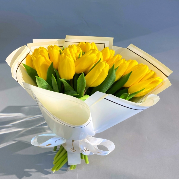  Konyaaltı Çiçek Siparişi 19 Adet Sarı Laleler Çiçek Buketi - KUMLUCA