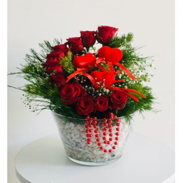  Konyaaltı Çiçek Siparişi Konik cam vazo 13 Adet Kırmızı Güller
