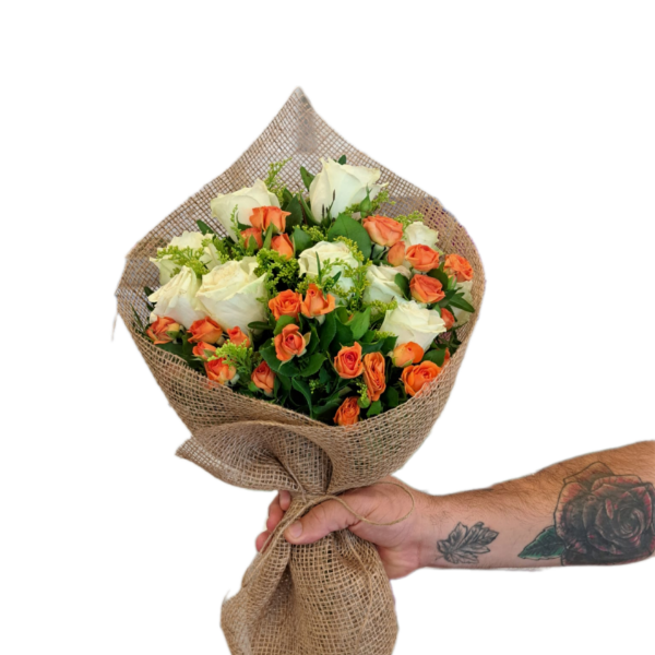  Muratpaşa Çiçek Siparişi  Beyaz Güller ve Turuncu Çardak Gül Çiçek Buketi - TOPÇAM