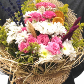 Antalya Çiçek Siparişi  Beyaz Papatya ve Pembe Güller Çiçek Buketi