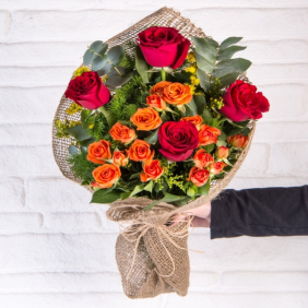 Antalya Çiçek Siparişi  Turuncu Çardak Güller ve Kırmızı Gül Çiçek Buketi - FENER